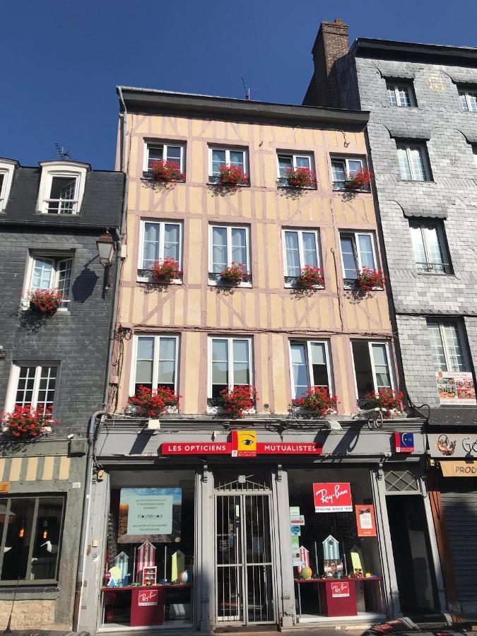 R Postel Apartment