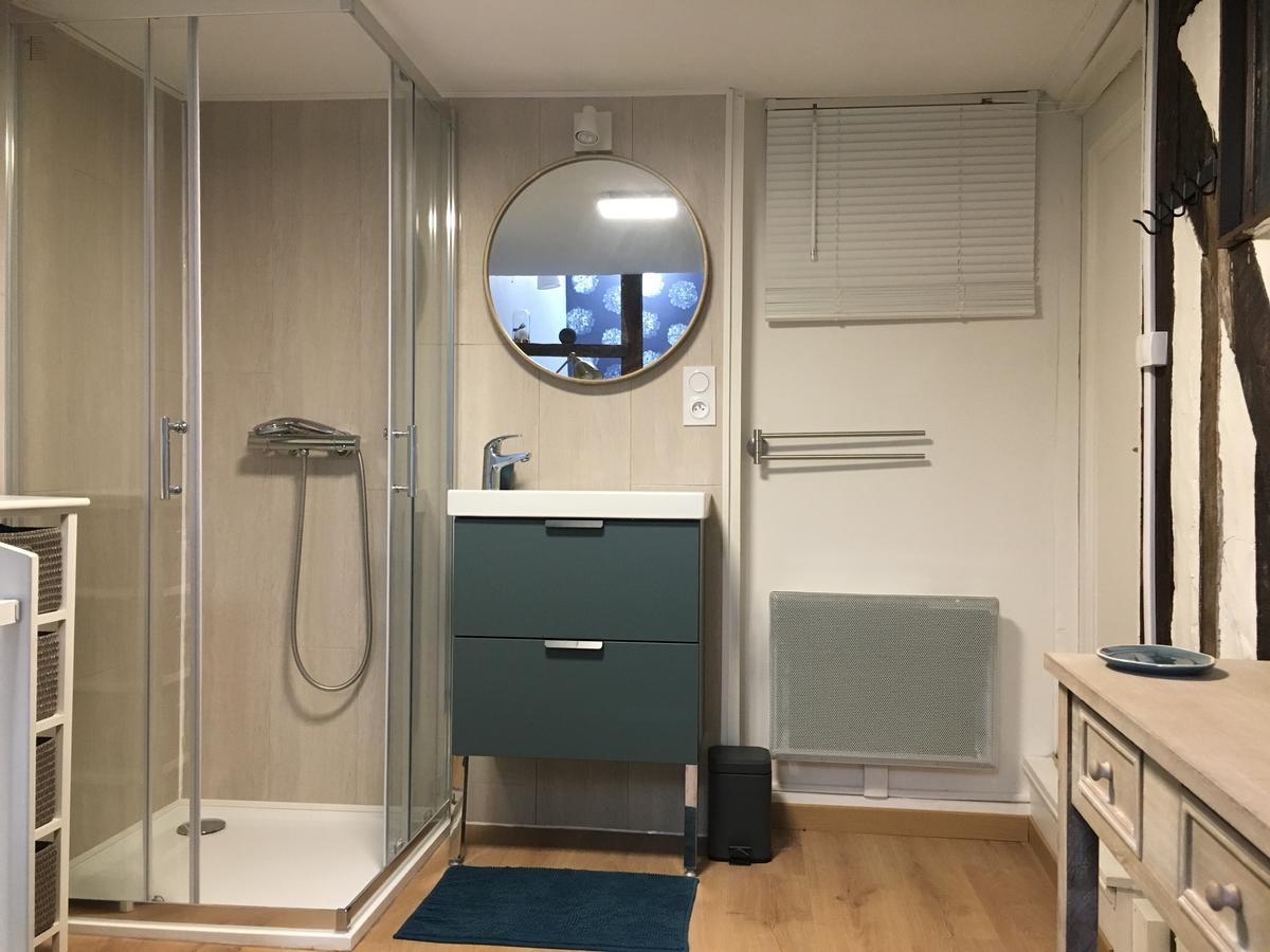 R Postel Apartment *